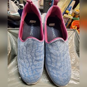 Vionic slip on, 8.5 wide